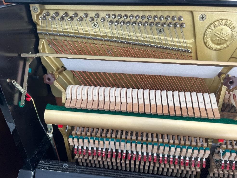 ★77300【アップライトピアノ】YAMAHA　YU3