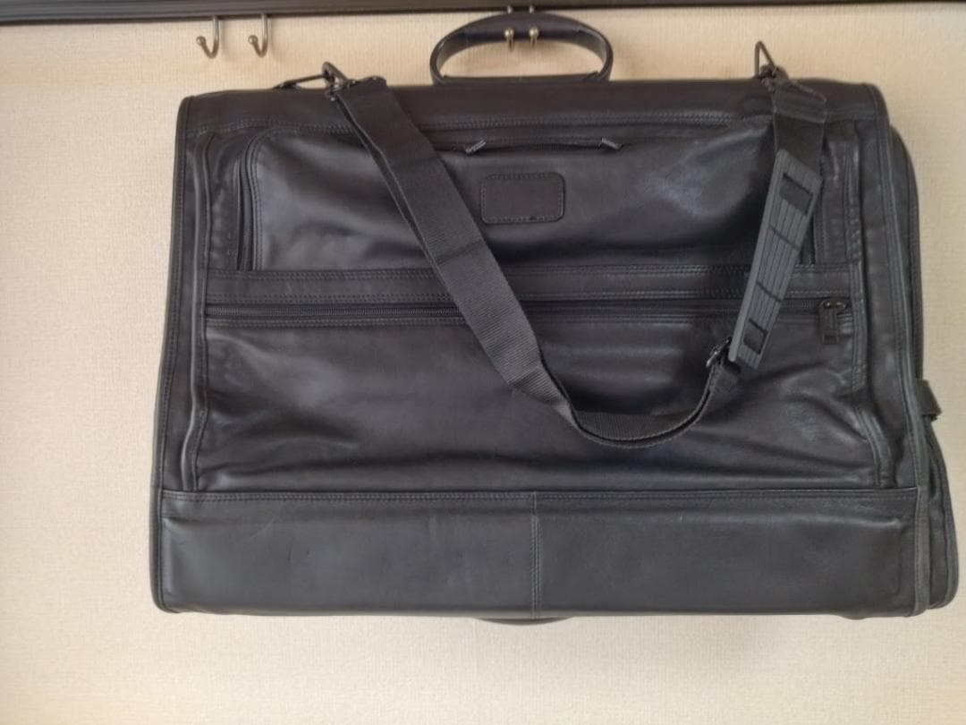 TUMI レザー ブラック ガーメントバッグ スーツ ビジネス 出張 旅行