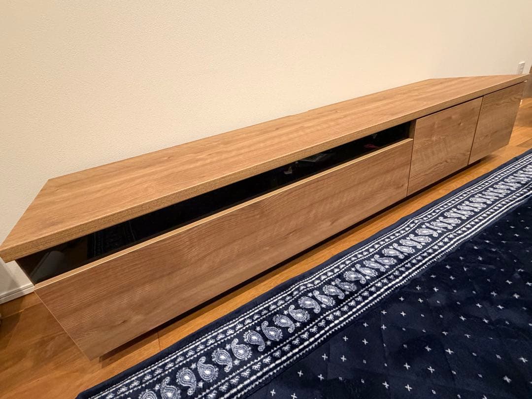 タップ収納付きテレビ台 幅180cm／ロウヤ