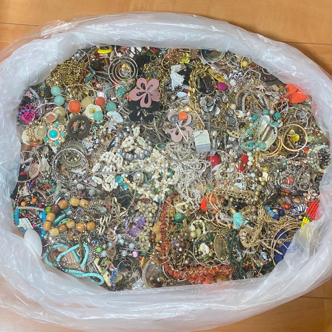 大量　まとめ売り　ジャンク　未選別　アクセサリー色々⑧　約8.1㎏　ネックレス他