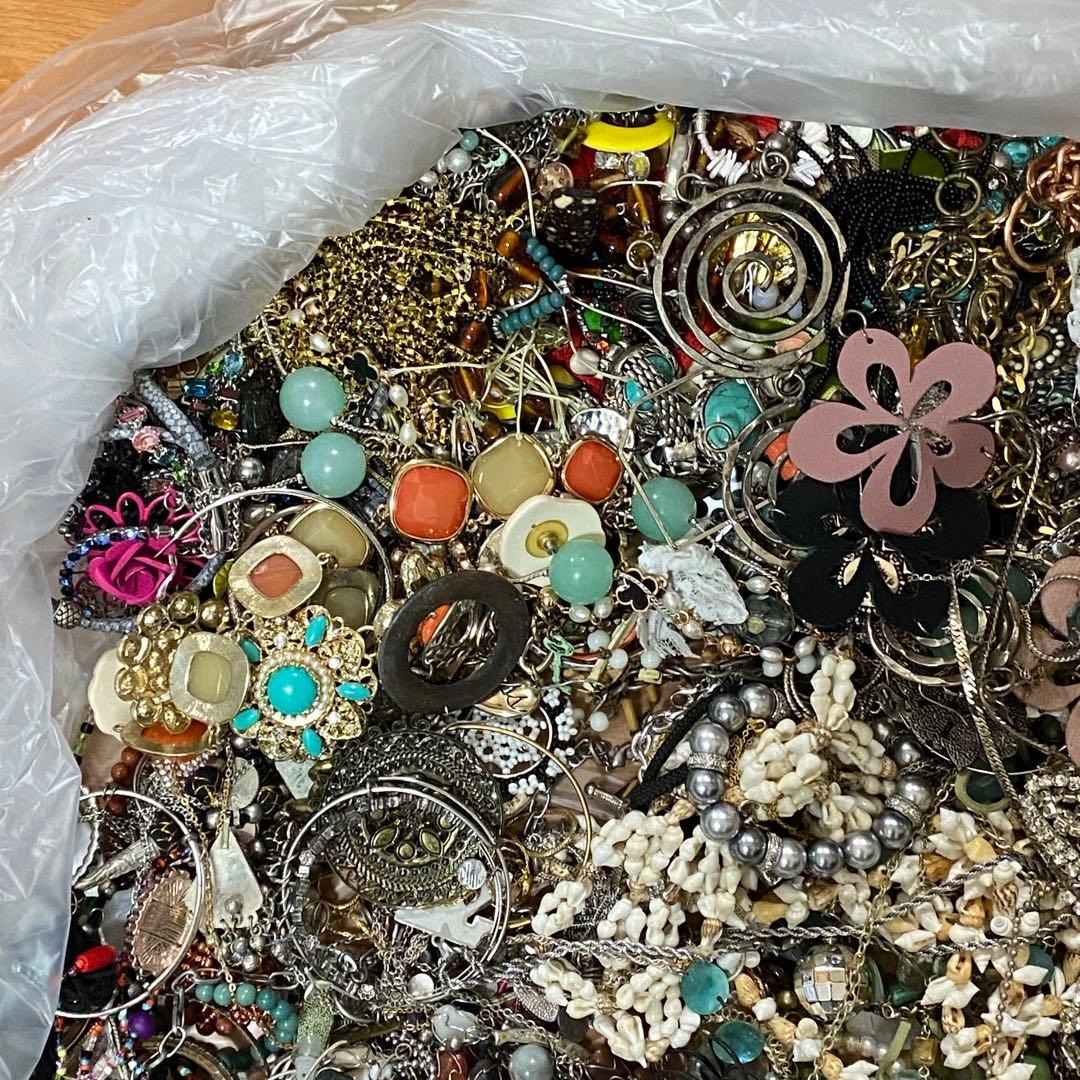 大量　まとめ売り　ジャンク　未選別　アクセサリー色々⑧　約8.1㎏　ネックレス他