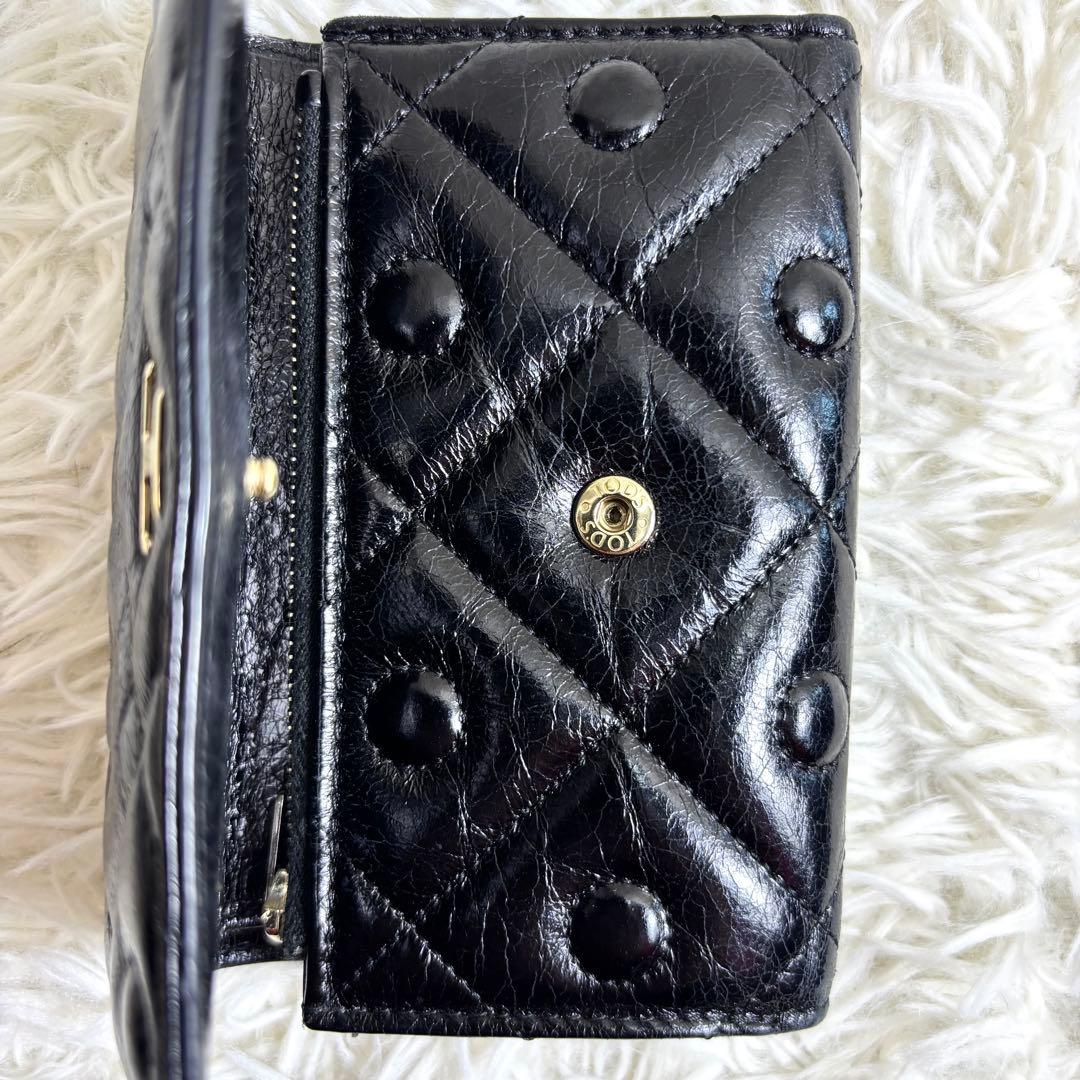 トッズ　TOD's 三つ折り財布　 キルティング　ブラック　Tロゴ