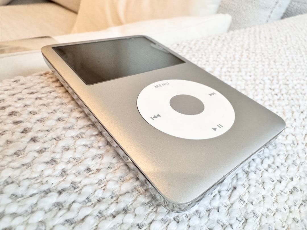 【極美品】iPod classic 第6世代 160GBシルバー 新品バッテリー