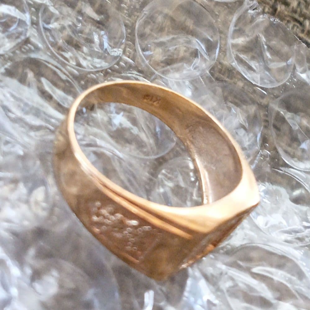 ゴールド 18Kスクエア型 レリーフリング