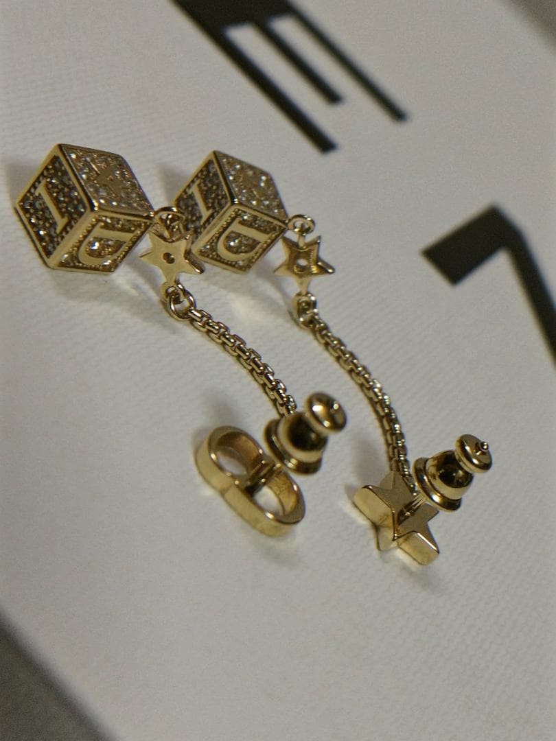 DIOR ロゴキューブ ピアス 正規品 USED ディオール スター ゴールド