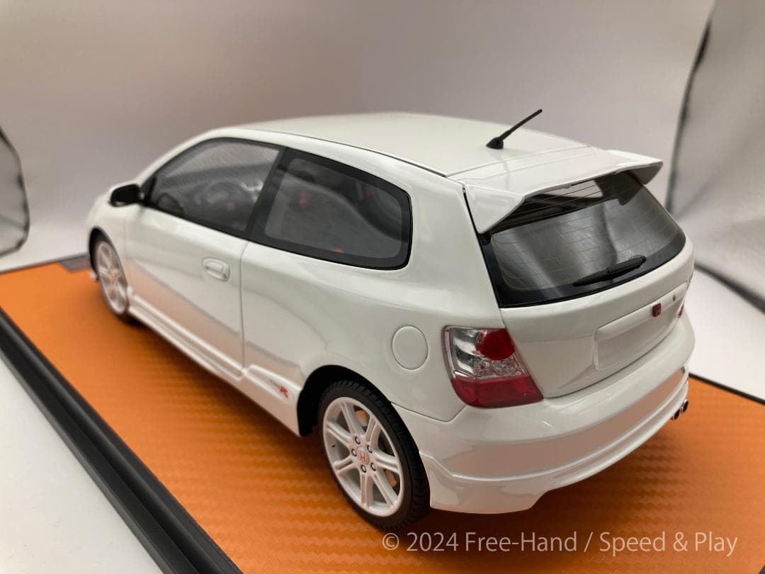 HONDA CIVIC Type R(2004)1:18 レジンカー　限定モデル