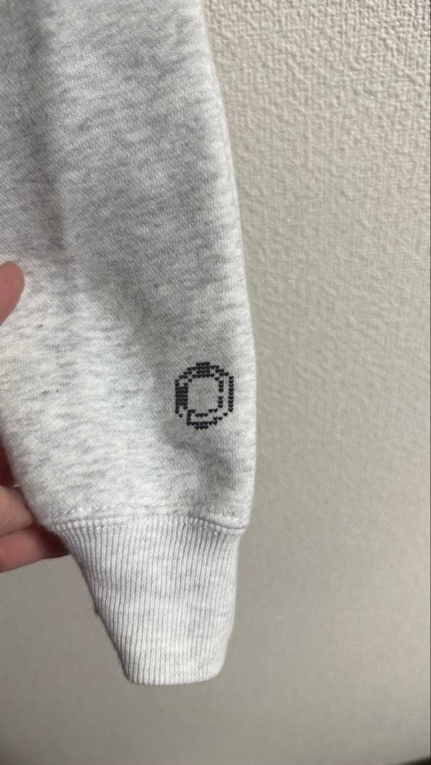 マルシィ　ニット風ロゴパーカー