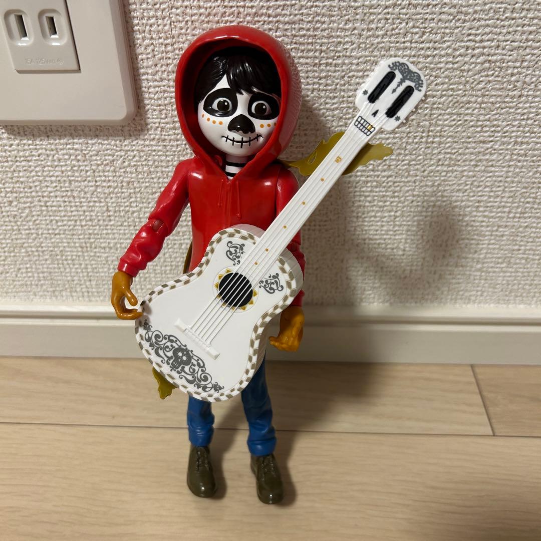 ディズニーオンアイス　ミゲル ギターリメンバーミー　フィギュア