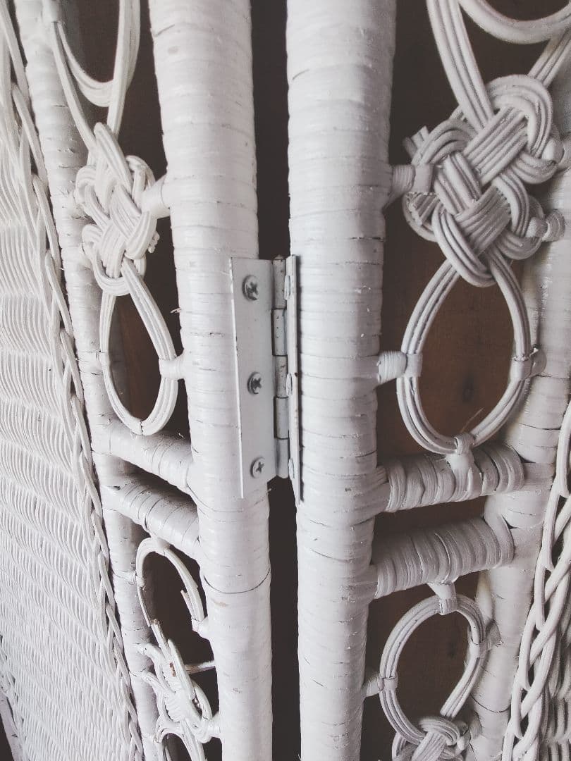 ホワイトラタン風トリプルパネルパーテーション