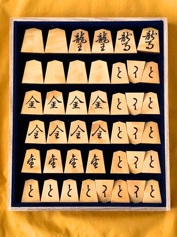 大輪カトレアさん専用--将棋駒 正虎作　巻菱湖書　御蔵ツゲ根杢　盛り上げ　未使用