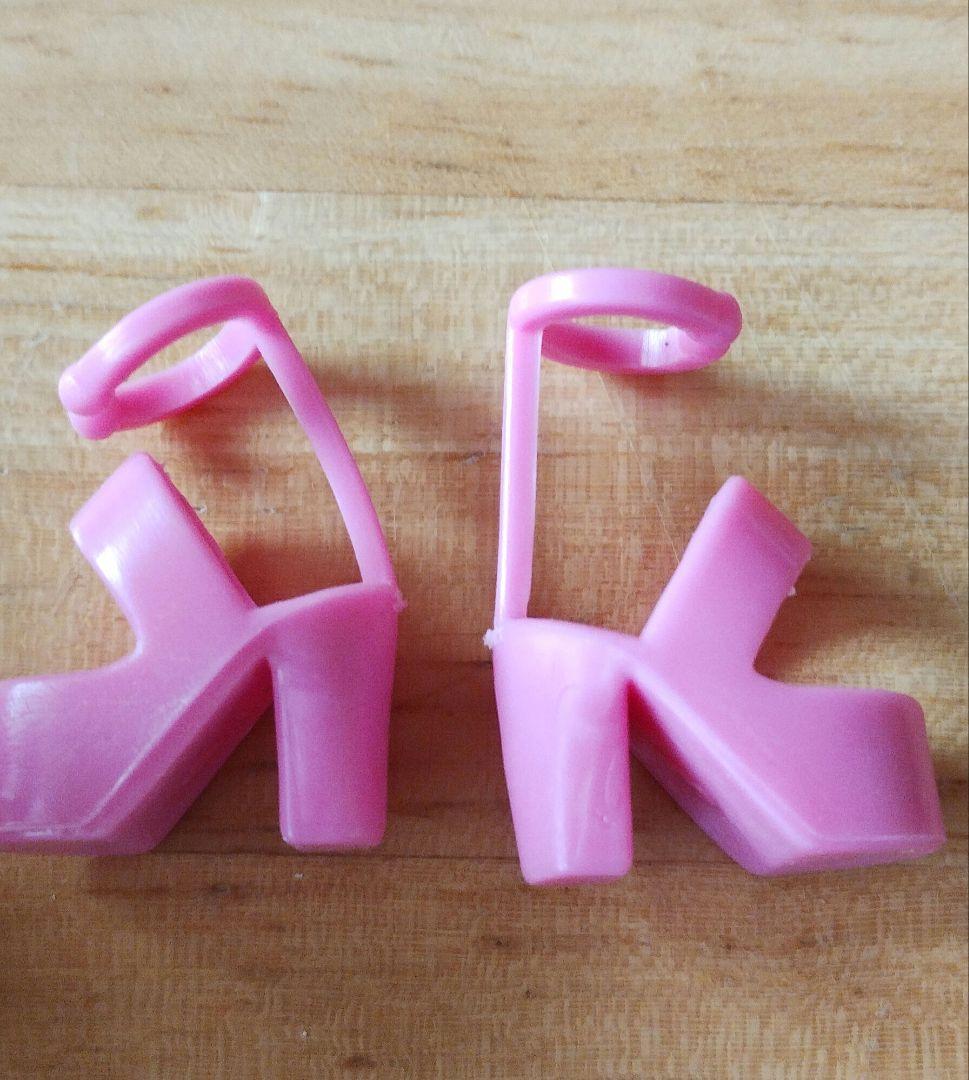 ハローキティドレスアップコレクション　ヒョウ柄ドレスとピンクのミュールのセット