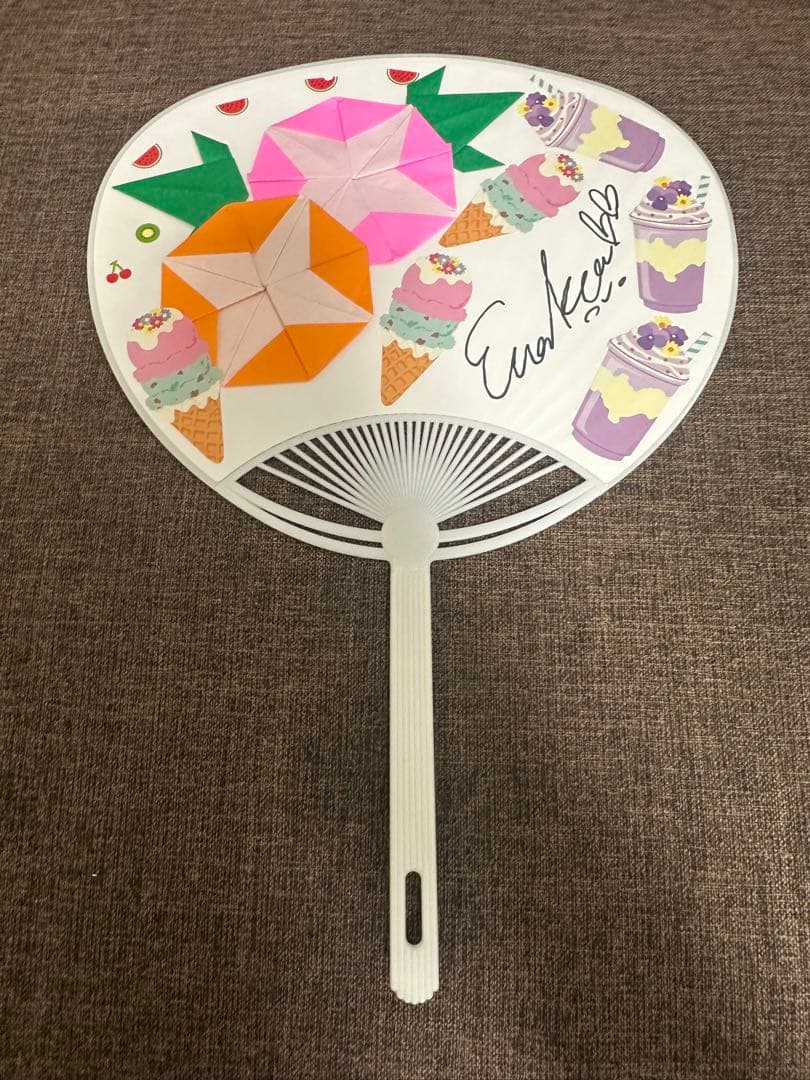 えなこ　直筆サイン入りうちわ