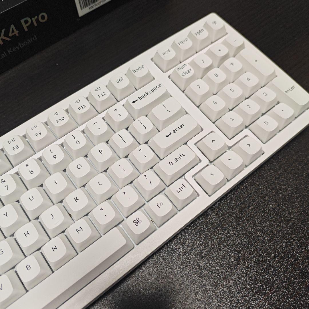 Keychron K4 Pro ホワイト メカニカルキーボード 茶軸 英語配列