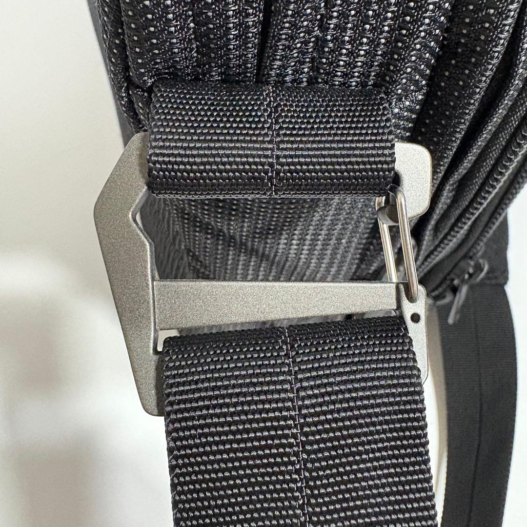 THULE　クロスオーバー2 15.6インチ ビジネスバッグ　ブラック　2way