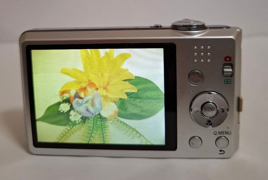 [美品]パナソニック Panasonic Lumix DMC-FH5 コンデジ