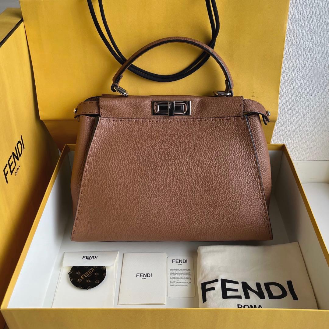 FENDI セレリア ピーカブー ミディアム ブラウン ショルダーバッグ