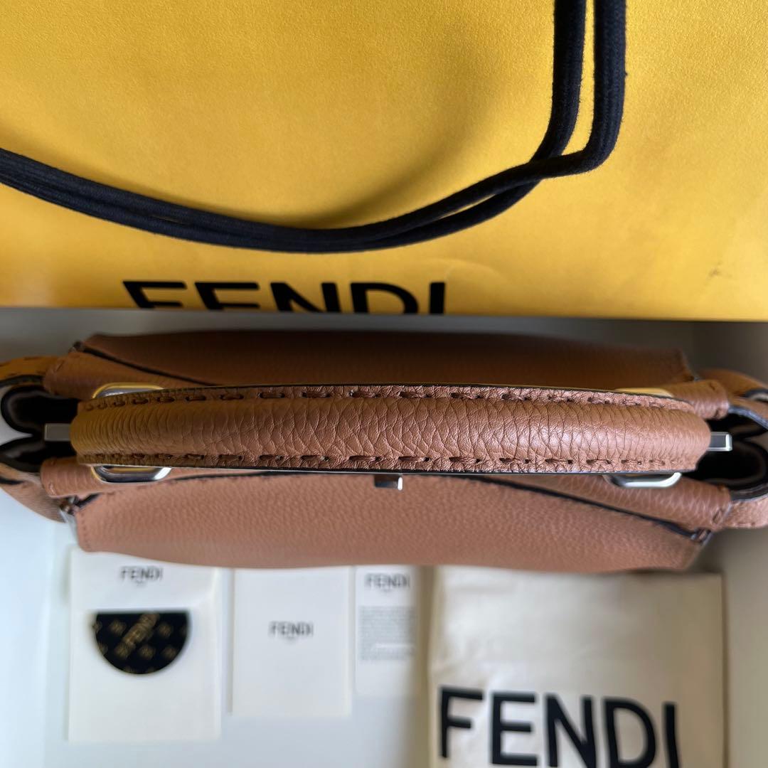 FENDI セレリア ピーカブー ミディアム ブラウン ショルダーバッグ