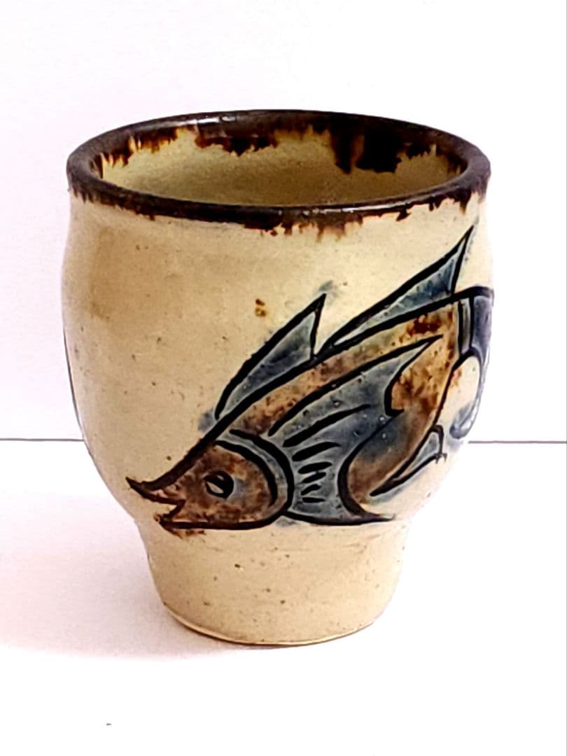 人間国宝 金城次郎 壺屋焼 魚文 湯呑　共箱/陶歴