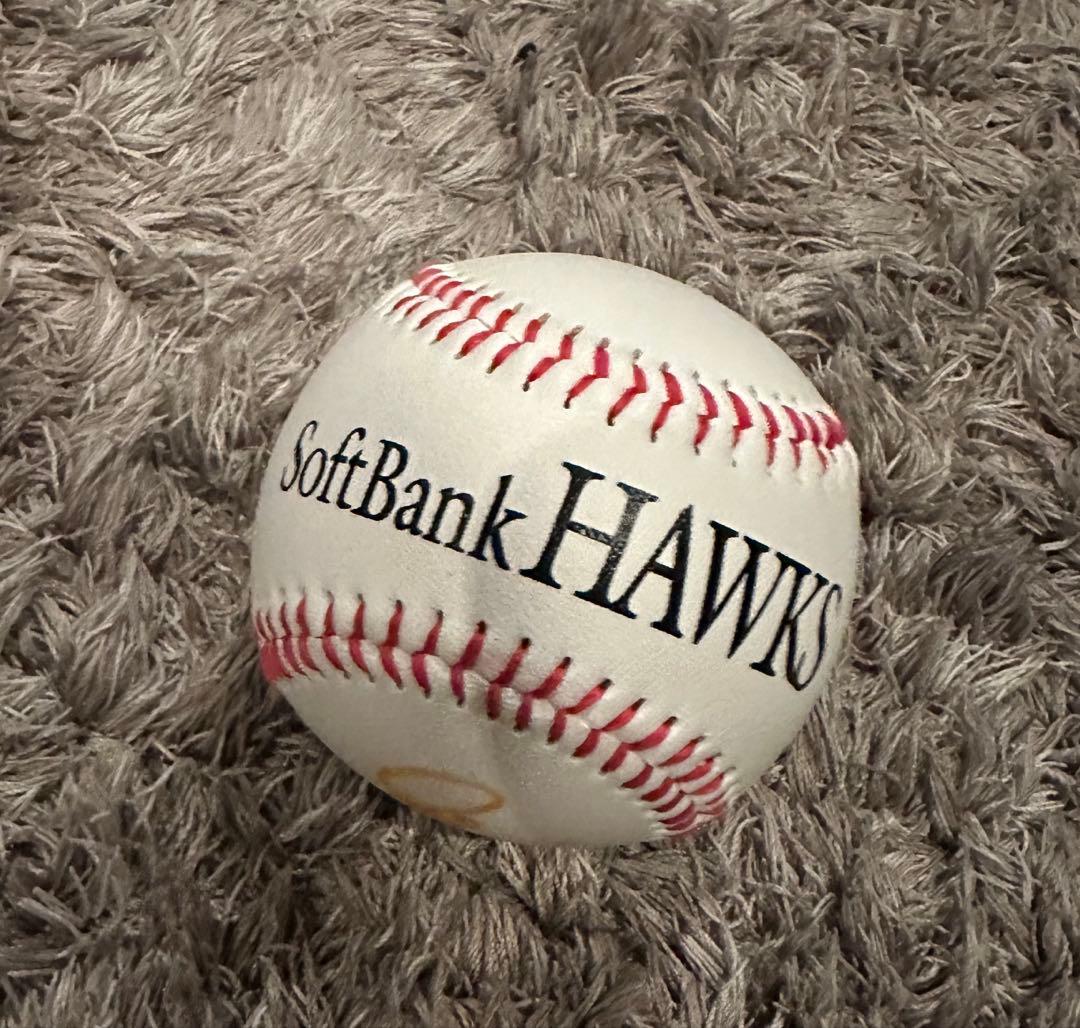 ソフトバンクホークス　柳町達選手　サインボール投げ込み