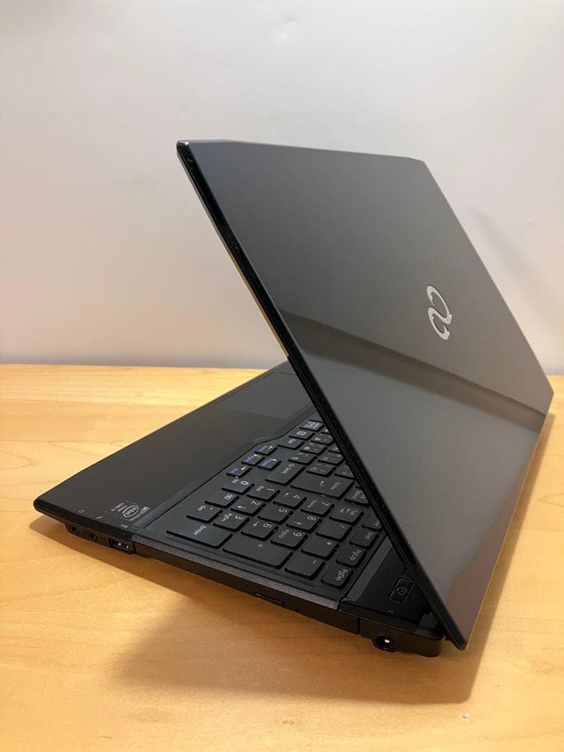 ノートパソコン　高性能COREi3/SSD128/メモリ8/カメラ/オフィス