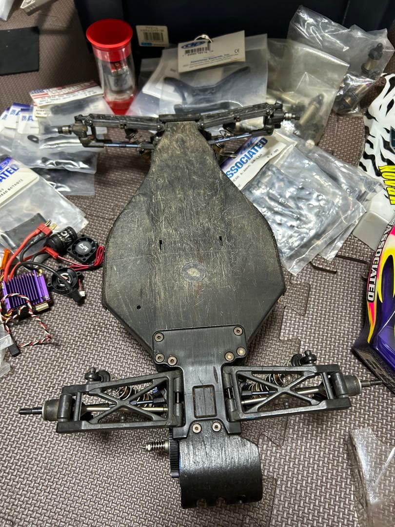 セールASSOCIATED 車体 入手困難新品付属品多数スペアボディ