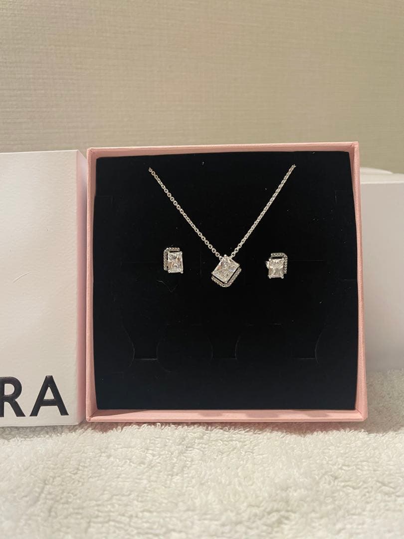 Pandora ネックレスとピアスセット