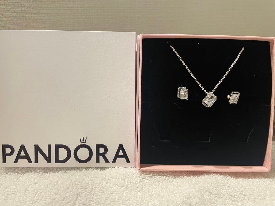 Pandora ネックレスとピアスセット