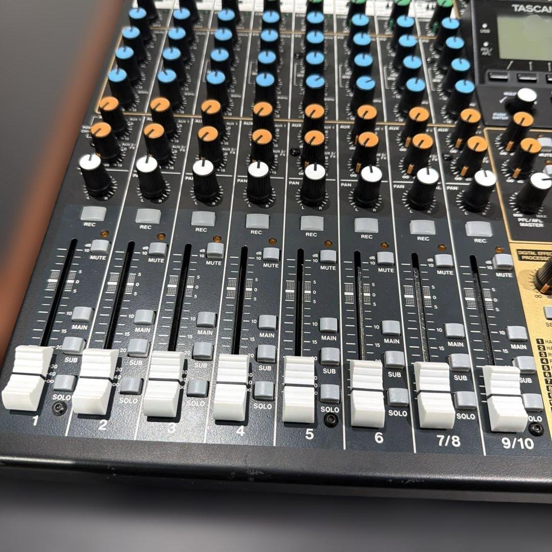 TASCAM Model12 デジタル・レコーディングミキサー 純正ケース付