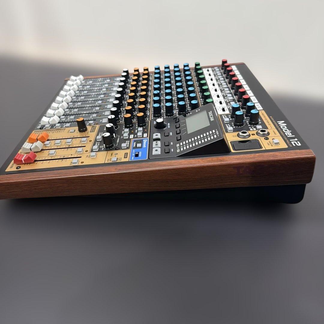 TASCAM Model12 デジタル・レコーディングミキサー 純正ケース付
