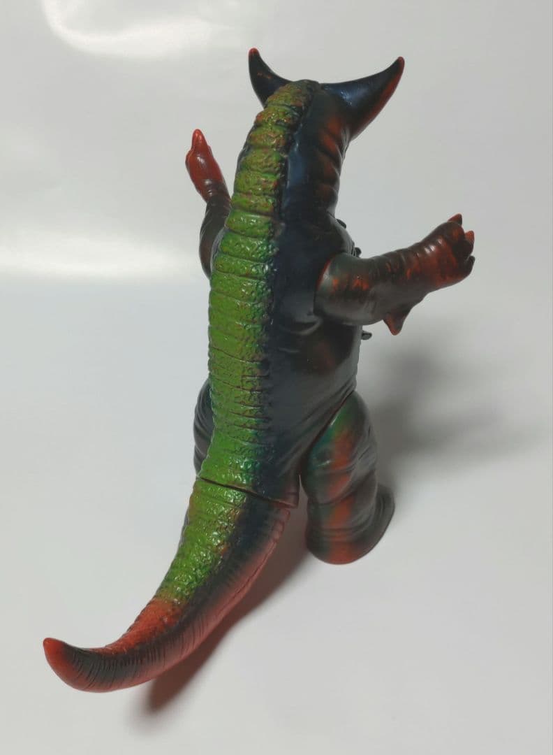 ゴモラ フィギュア 赤緑