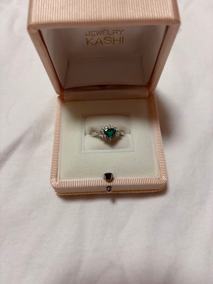 ハート型グリーンリング　pt900