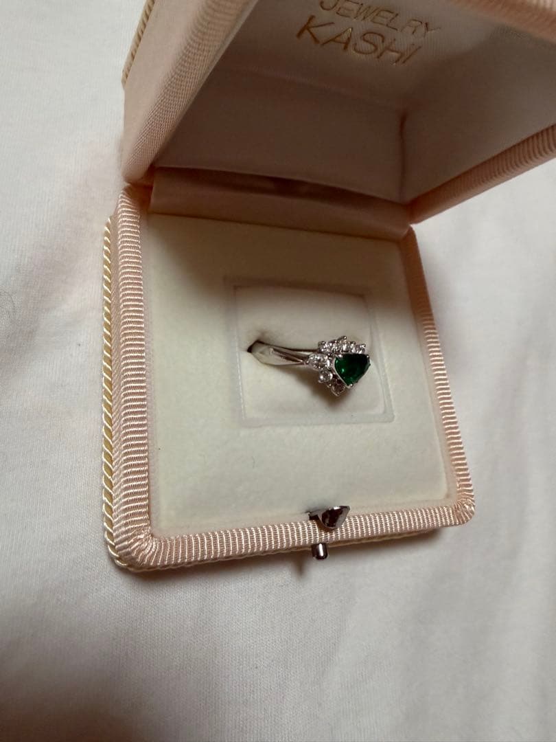 ハート型グリーンリング　pt900