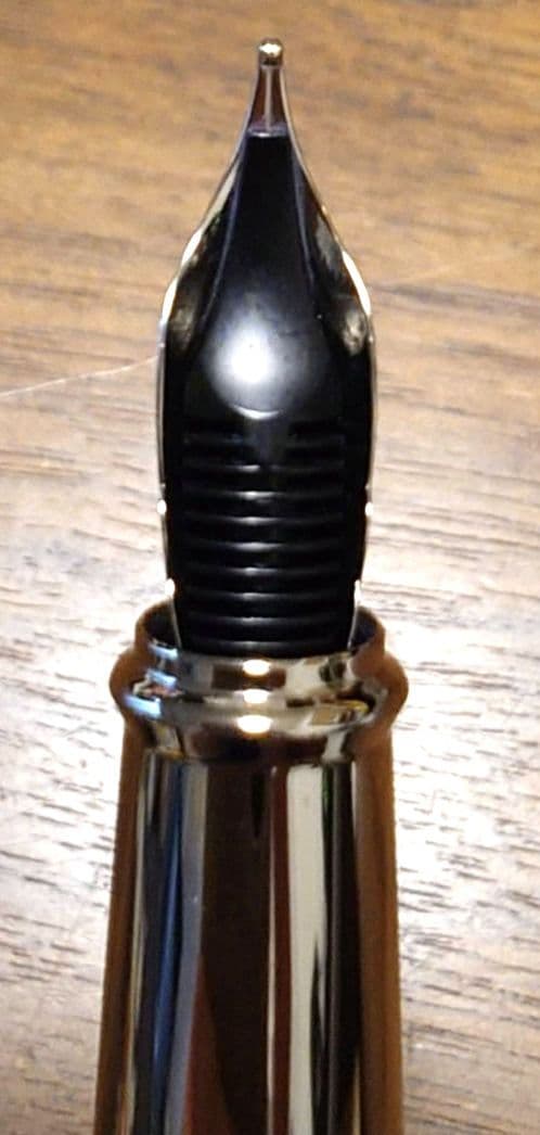 エス・テー・デュポン万年筆　ラインD　FIRE HEAD　Ｍニブ　シリアルNo有