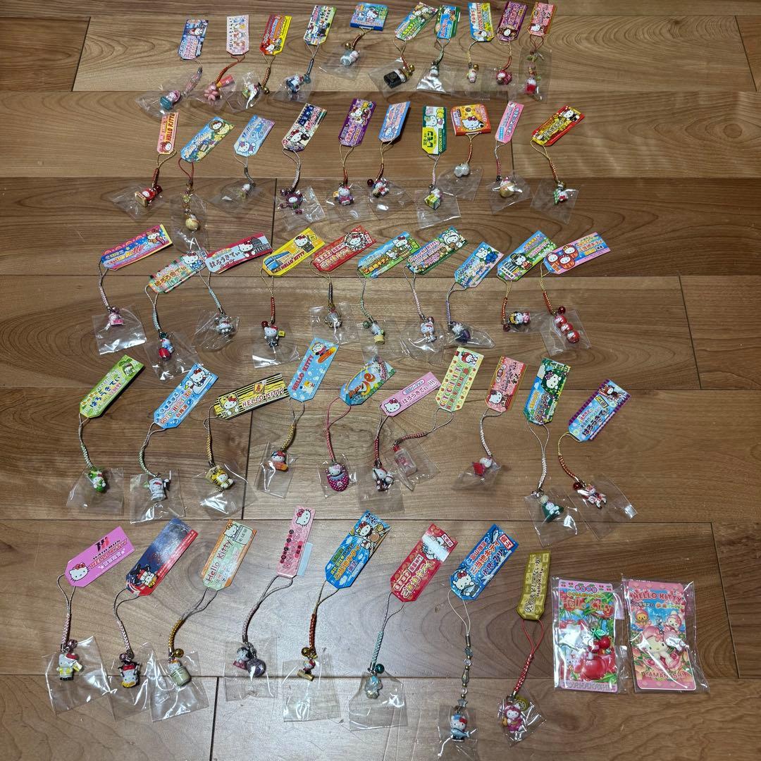 ご当地キティ　ファスナーマスコット　根付　プチタオル　他　500点