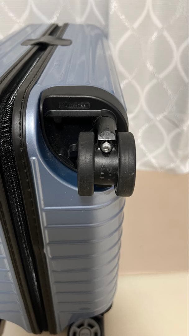 RIMOWA リモワ サルサエアー ライトブルー キャリーケース 33リットル