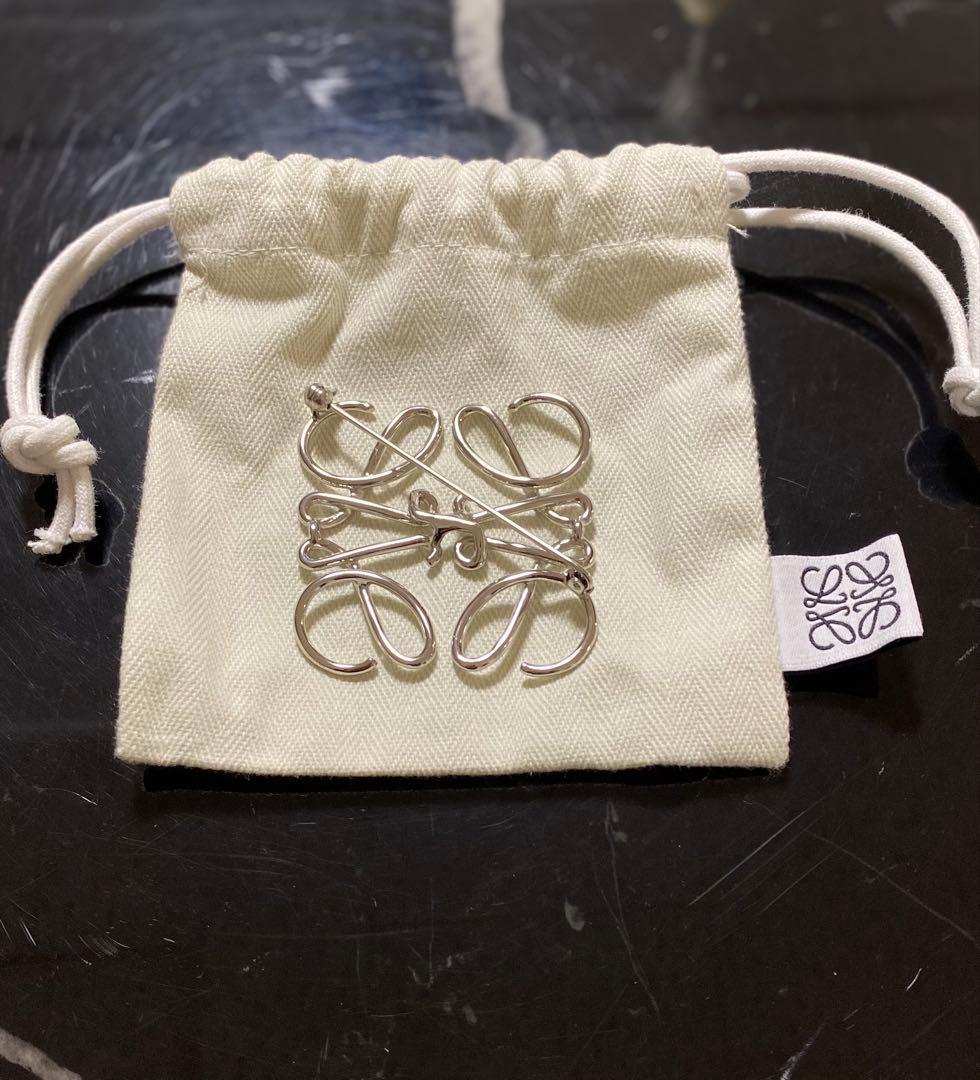極美品　LOEWE アナグラム　ブローチ　シルバー　正規