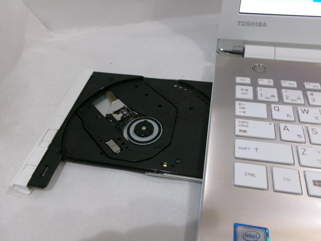 東芝 PTE5EGP-BJAサテンゴールド・Win11/Office2021キー