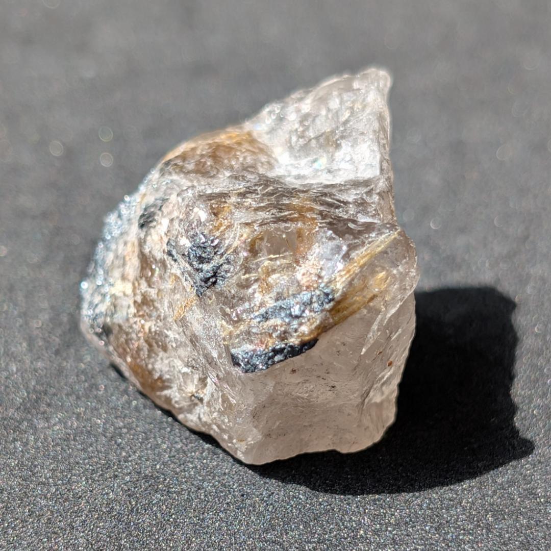 太陽放射ルチル 原石 ヘマタイトから伸びる 金が成る お守り 贈り物 ギフト