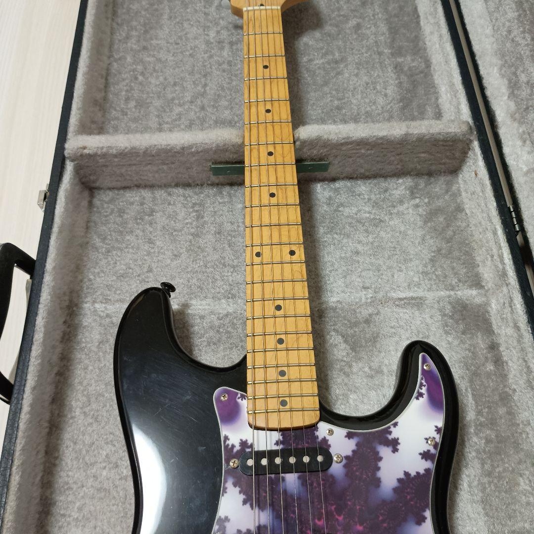 ストラトキャスタータイプ エレキギター 紫色ピックガード