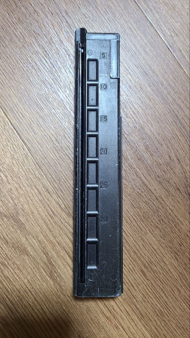 ジャンク KSC MP9 ガスブロバックエアガントイガン18禁 マガジン１本付き