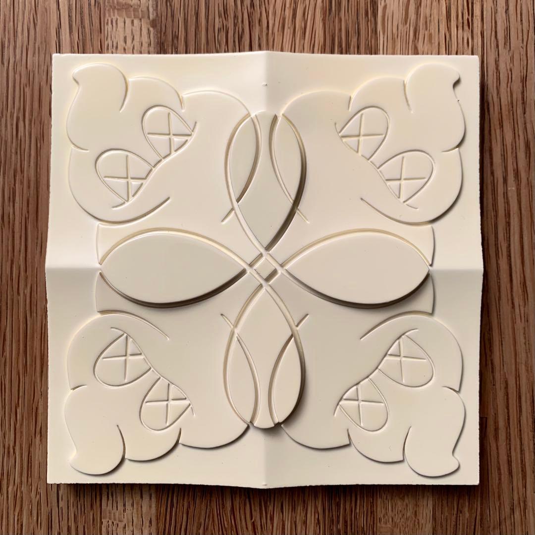 KAWS ORIGINAL FAKE ART TILE 2枚セット