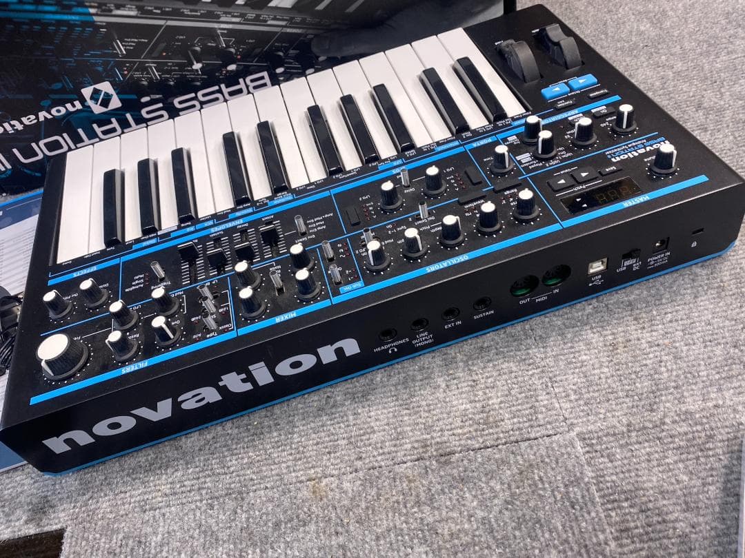 NOVATION BASS STATION 2 アナログ シンセサイザー