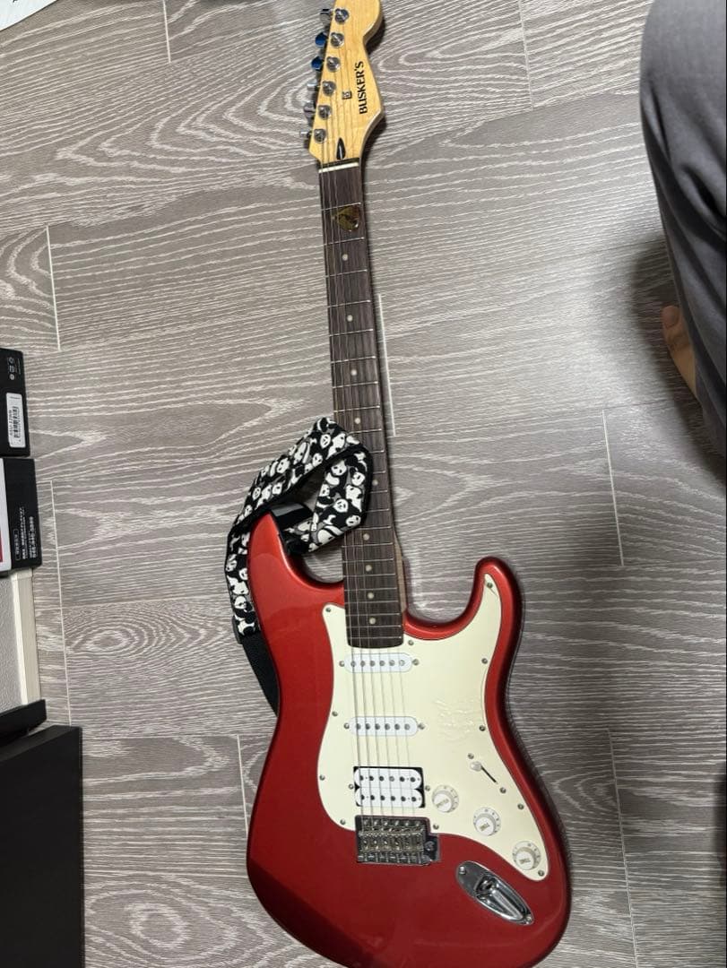 BUSKER'S エレキギター レッド ストラップ付き