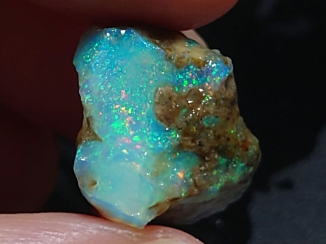 エチオピアウェロ産　チョーク　オパール　ピンファイア　原石　鉱物標本