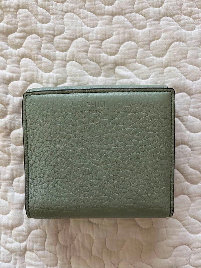 フェンディ 二つ折り財布ピーカブー セレリア 8M0438 ミントグリーン