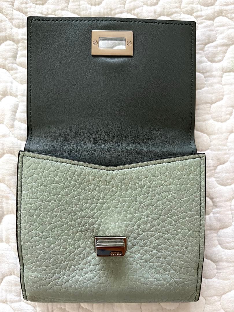 フェンディ 二つ折り財布ピーカブー セレリア 8M0438 ミントグリーン