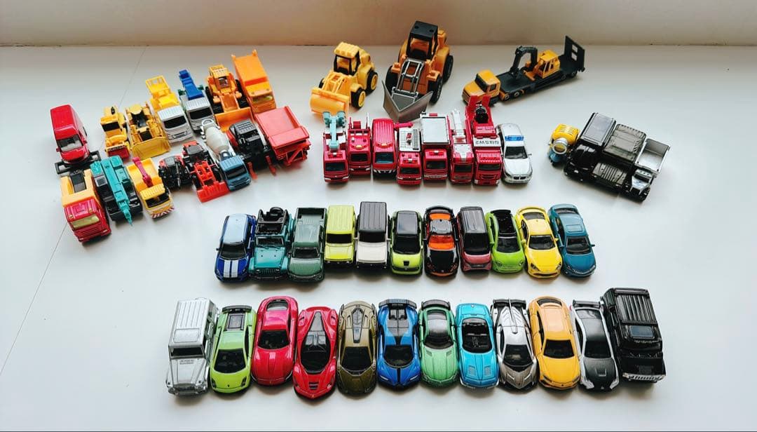 ミニカー大量セットまとめ売り(はたらく車、高級車、消防車両etc)52台