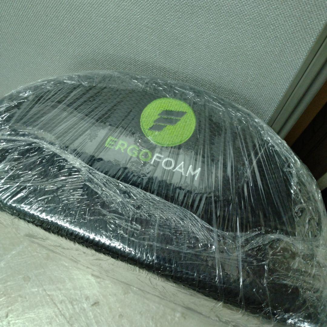ErgoFoam　デスク下設置型　フットレスト　高級　足置き台　デスク用　YK