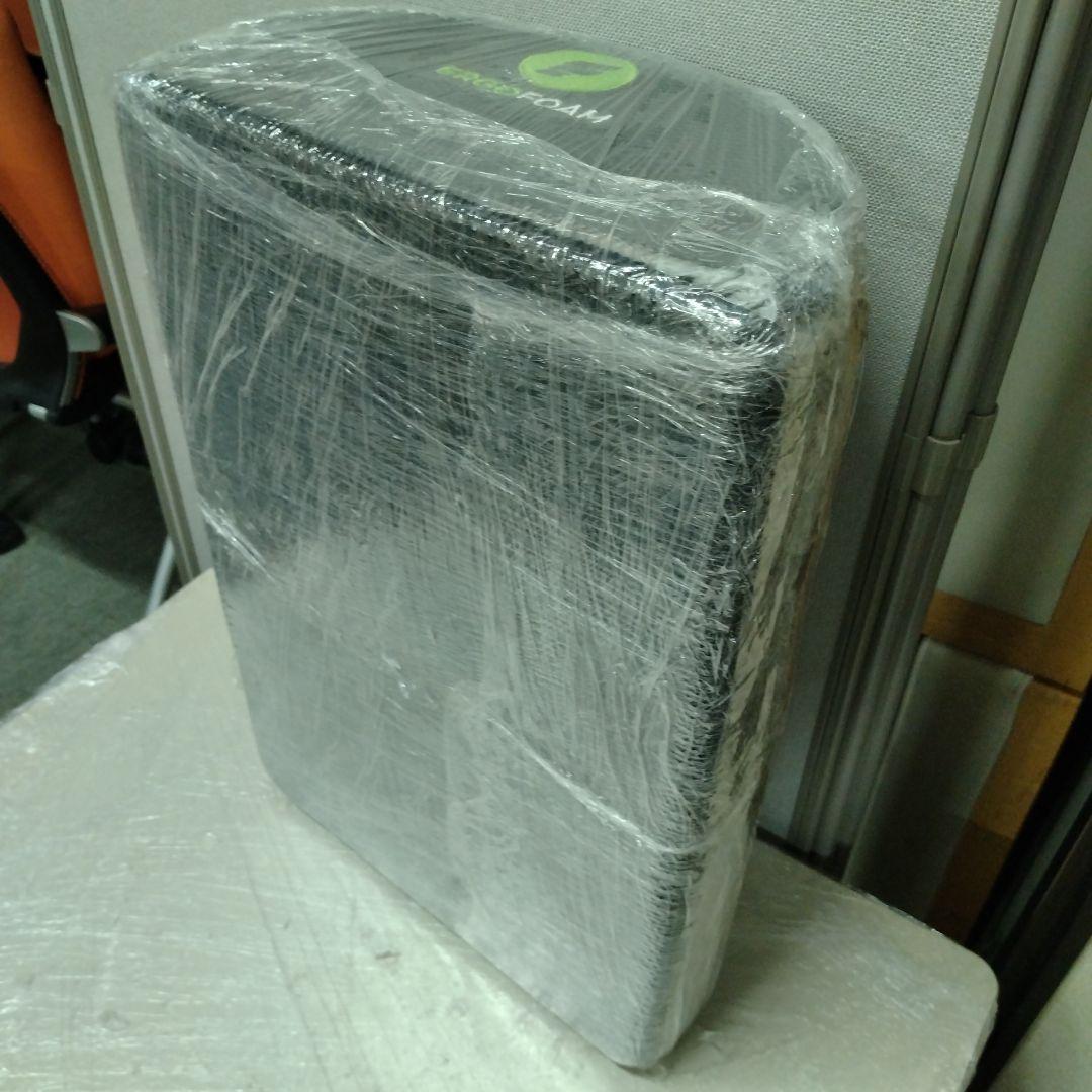 ErgoFoam　デスク下設置型　フットレスト　高級　足置き台　デスク用　YK