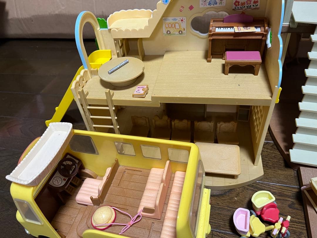 シルバニアファミリー　あかりの灯る大きな家　幼稚園